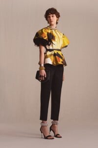 Alexander-McQueen-pre-fall-2019-collection-the-impression-023.thumb.jpg.c587117fdf086d4b6dd7783dfd8f4385.jpg