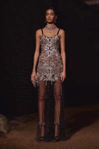 Alexander-McQueen-pre-fall-2019-collection-the-impression-031.thumb.jpg.af0f6189153f51fd9627dc5c090397d5.jpg