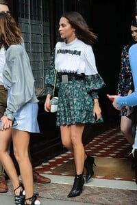 Alicia-Vikander_-Leaves-her-hotel-in-New-York--06.thumb.jpg.5455f2662fbf03d3ffc433891b39e5f8.jpg