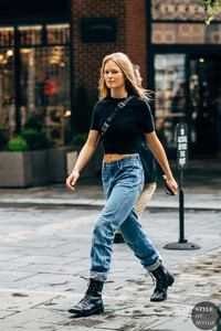 Anna-Ewers-by-STYLEDUMONDE-Street-Style-Fashion-Photography20180912_48A9277.thumb.jpg.d522f2d6fc7612af015ea15b30eb43ca.jpg