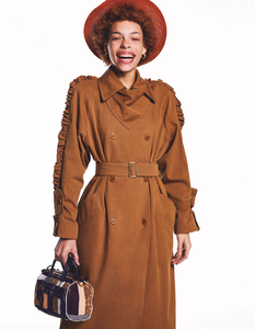 Chin_Vogue_Japan_June_2019_04.thumb.png.9dfd7b238879428de57ee7ff258adec1.png