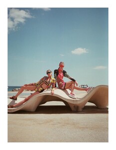 ELLE-Turkey-Beach-Editorial02.thumb.jpg.e919954ba98804f39b67c8fa91160ae2.jpg