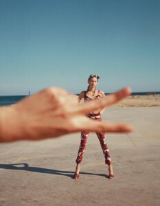 ELLE-Turkey-Beach-Editorial04.thumb.jpg.9fcc8001756d78f8773ee43b849b72d1.jpg