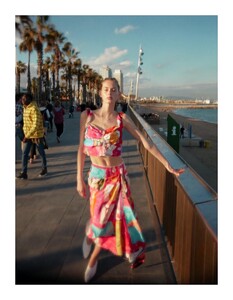 ELLE-Turkey-Beach-Editorial10.thumb.jpg.6c2451e331af9f4e421c827a080376d3.jpg
