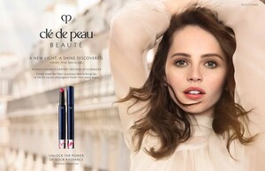 Felicity-Jones-Cle-de-Peau-Beaute-2019-Campaign01.thumb.jpg.ec5ba51025e68a5e7859b4537c4492f6.jpg