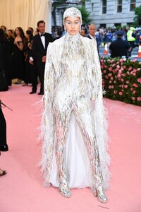 Gigi-Hadid-Michael-Kors-Met-Gala-2019.jpg