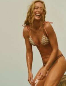 HM-Love-Stories-Swim-Campaign05.thumb.jpg.8e27428b9cf16ec9583884c554b8e9f9.jpg