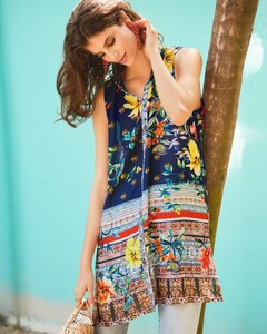 Johnny-Was-Spring-Summer-2019-Lookbook06.thumb.jpg.7e436ac6f9944b93d92b1226af3c7cb2.jpg