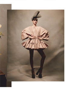 Komarovski_Vogue_Germany_April_2019_02.thumb.png.0bedc16244f2e8b0db344cd841e5d1f5.png