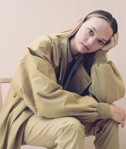 Neutral-Trend-Fashion-Editorial14.thumb.jpg.4140fa245a180f10d6951e64fdd4fdd3.jpg
