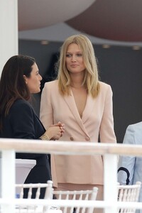 Toni-Garrn-at-Eden-Roc-Hotel-in-Cannes-05.jpg