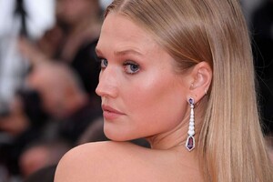 Toni-Garrn_-The-Best-Years-of--Life-Premiere-22.jpg