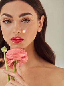 Zhenya-Katava-Grazia-Russia-Cover-Photoshoot05.thumb.jpg.8a017fc827a00c0578eb5b9565803616.jpg