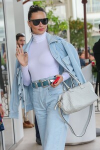 adriana-lima-street-style-05-21-2019-4.jpg