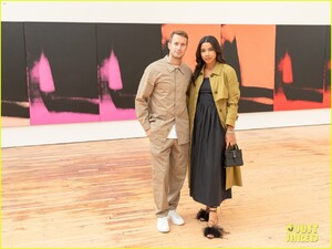 alexander-skarsgard-glenn-close-gemma-chan-support-dia-art-foundations-spring-benefit-08.jpg