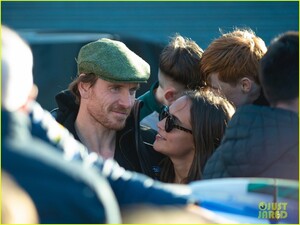 alicia-vikander-michael-fassbender-visit-his-hometown-06.thumb.jpg.933b787df9d4a807498478ddb1eaf737.jpg