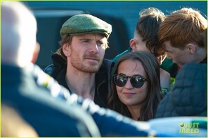 alicia-vikander-michael-fassbender-visit-his-hometown-10.thumb.jpg.c52bdd49648fd990e25cc269d1402897.jpg