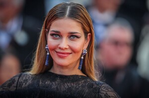 ana-beatriz-barros-the-traitor-red-carpet-at-cannes-film-festival-10.jpg