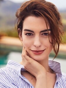anne-hathaway-shape-magazine-june-2019-cover-and-photos-4.thumb.jpg.92a636c4f1f5eaabf101afc556ace1a3.jpg