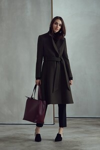 aw17-womenswear-lookbook-october-look-4-8_59ca25604df44.thumb.jpg.bbf1617f10de3edea71c060a9725de28.jpg