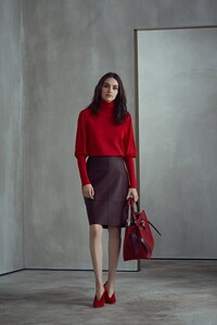 aw17-womenswear-lookbook-september-look-10-8_59a6c3bbb0602.thumb.jpg.8d1cad239ae8c5149506fcbf1c615e18.jpg