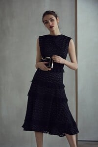 aw17-womenswear-lookbook-september-look-11-8_59a6c3bbb481d.thumb.jpg.ac76582f12ca3f5ef0f8c192fff2db7d.jpg