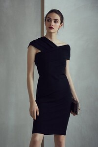 aw17-womenswear-lookbook-september-look-8-6_59a6c3bba8880.thumb.jpg.23439ec8e08408d3b09ab37977d48697.jpg