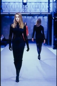 azzedine-alaia-fw-1989-1.thumb.jpg.31a4fe8cfd41c1ef5c44c30c6cd990f8.jpg