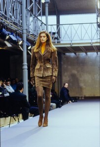 azzedine-alaia-fw-1989-2.thumb.jpg.dc4f240925e30d9e27f89144dc9d3b5a.jpg