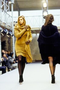 azzedine-alaia-fw-1989-3.thumb.jpg.d9bd83b4fa19acf800799204fe0b4a61.jpg