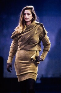 azzedine-alaia-fw-1989-4.thumb.jpg.49e663f81b61fc76d0f23fc32b84d838.jpg