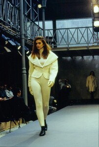 azzedine-alaia-fw-1989-7.thumb.jpg.98c7cdb5cfc949ef1d6cc6fbc13ccaab.jpg