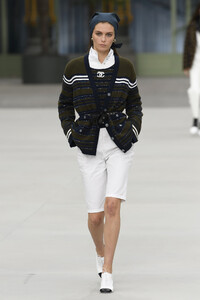 chanel-cruise-2020-show-paris-runway-gg-0265(1).thumb.jpg.35b473abc5b679c2e883a886ea6f8de4.jpg