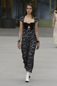 chanel-cruise-2020-show-paris-runway-gg-1397.thumb.jpg.7b147c6f8540179bf37836fb2eb1fc94.jpg