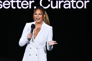 chrissy-teigen-hulu-upfront-presentation-in-ny-05-01-2019-0.jpg