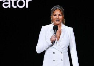 chrissy-teigen-hulu-upfront-presentation-in-ny-05-01-2019-7.jpg