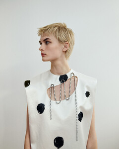 christopher-kane-pre-fall-2019-collection-the-impression-002.thumb.jpg.d994fb0aa070c7dec6459ba222e03148.jpg