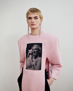 christopher-kane-pre-fall-2019-collection-the-impression-005.thumb.jpg.00a27c34994d02099f10e5a8b2d751cf.jpg