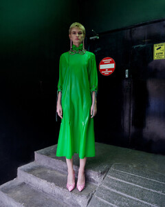 christopher-kane-pre-fall-2019-collection-the-impression-007.thumb.jpg.6eb87f9584b1a77111f6d7176fd1eeb5.jpg