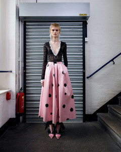 christopher-kane-pre-fall-2019-collection-the-impression-009.thumb.jpg.d6a9235016e5ac0ad9fb8931b369c943.jpg