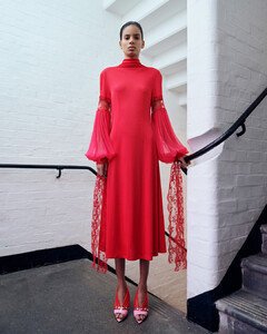 christopher-kane-pre-fall-2019-collection-the-impression-011.thumb.jpg.b0197f9e53beb1f21b0e7d7ffa83b4d1.jpg