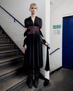 christopher-kane-pre-fall-2019-collection-the-impression-013.thumb.jpg.ef6c87178d92fc532cc4428613781816.jpg