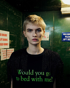 christopher-kane-pre-fall-2019-collection-the-impression-016.thumb.jpg.516228c5a8476447d2fd9898a5c8fe87.jpg