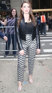 danielle-rose-russell-arrives-at-cw-network-upfronts-in-new-york-05-16-2019-3.thumb.jpg.a777b0afe12e1825a0e0fa0fa4c66a41.jpg