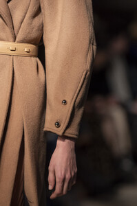 dion-lee-clp-rf19-4431.thumb.jpg.25ef8de864f6d0d7c9fb1995408fe16d.jpg