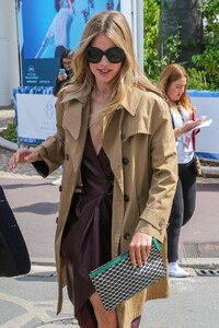 doutzen-kroes-out-on-the-croisette-in-cannes-05-20-2019-2.jpg