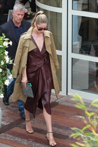 doutzen-kroes-out-on-the-croisette-in-cannes-05-20-2019-7.jpg