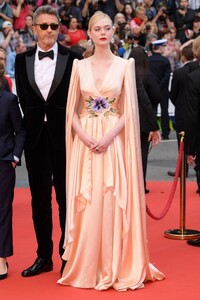 elle-fanning-cannes-film-festival-gucci-gown.jpg