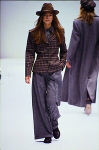 fashion-photography-archive-image-work-image----batch1----fullSize----103890_103890-71_0009_fs.jpg.thumb.jpg.7c4e7587edda5134ee51799b4c17c192.jpg