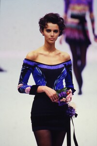 fashion-photography-archive-image-work-image----batch25----fullSize----103930_103930-15_0004_fs.jpg.thumb.jpg.b2d906449eaf2eba59eae291805364b0.jpg